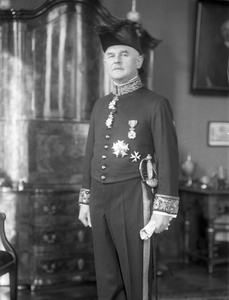 104132 Portret van jhr. mr. dr. L.H.N. Bosch ridder van Rosenthal, geboren 1884, commissaris van de Koningin in de ...